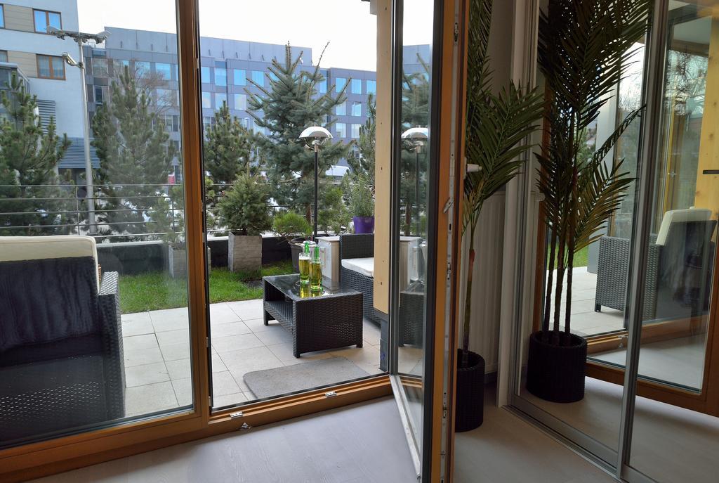 Garden Apartment Cracow- Shopping Mall 1Min, Underground Parking, Family Friendly, City Center Красков Екстериор снимка
