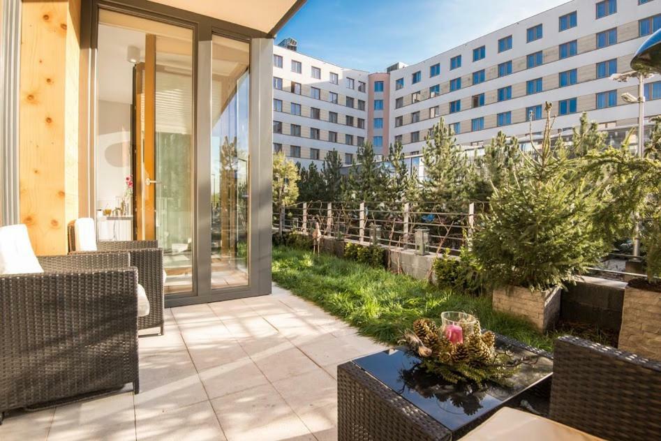 Garden Apartment Cracow- Shopping Mall 1Min, Underground Parking, Family Friendly, City Center Красков Екстериор снимка