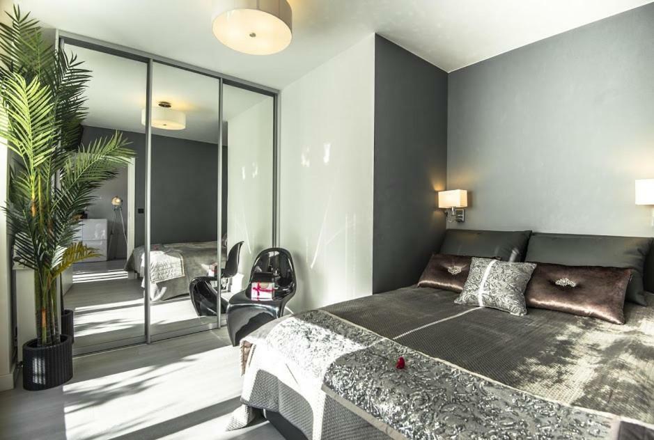 Garden Apartment Cracow- Shopping Mall 1Min, Underground Parking, Family Friendly, City Center Красков Екстериор снимка