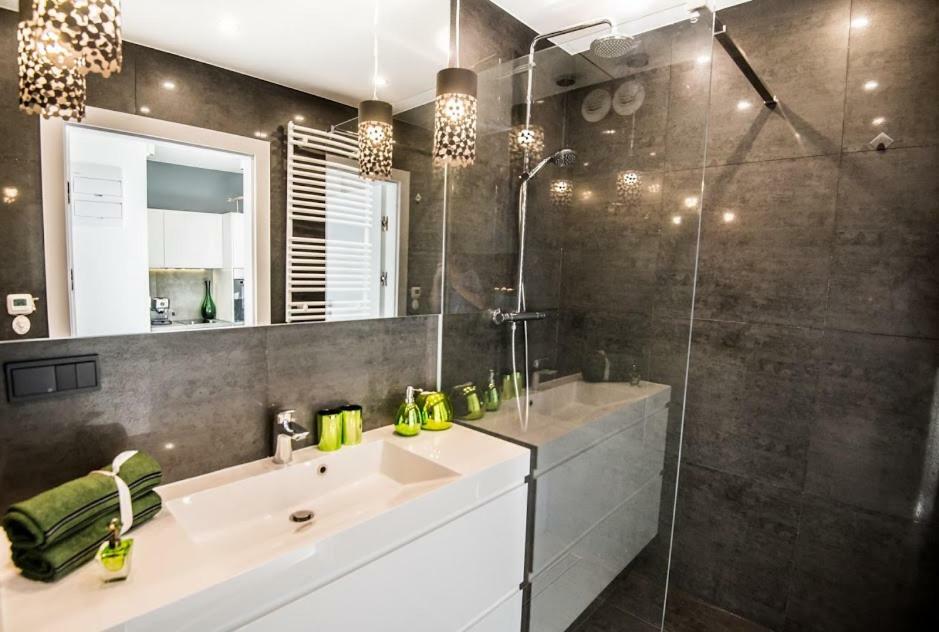 Garden Apartment Cracow- Shopping Mall 1Min, Underground Parking, Family Friendly, City Center Красков Екстериор снимка